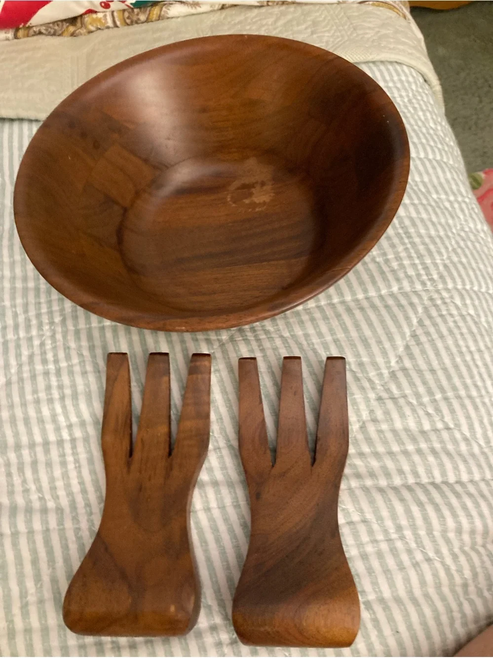 Acacia Wood Salad Bowl + Hands feature Curved Ergonomic Design for Tossing